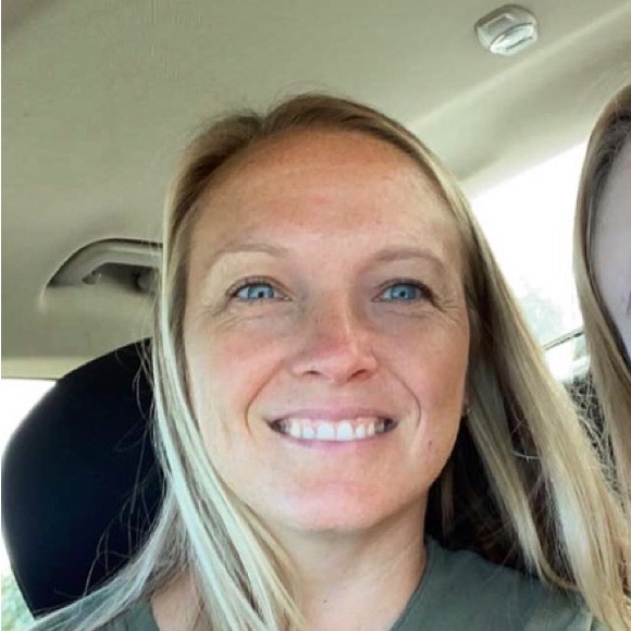 Meet your Posher, Beth - Picture 1 of 2